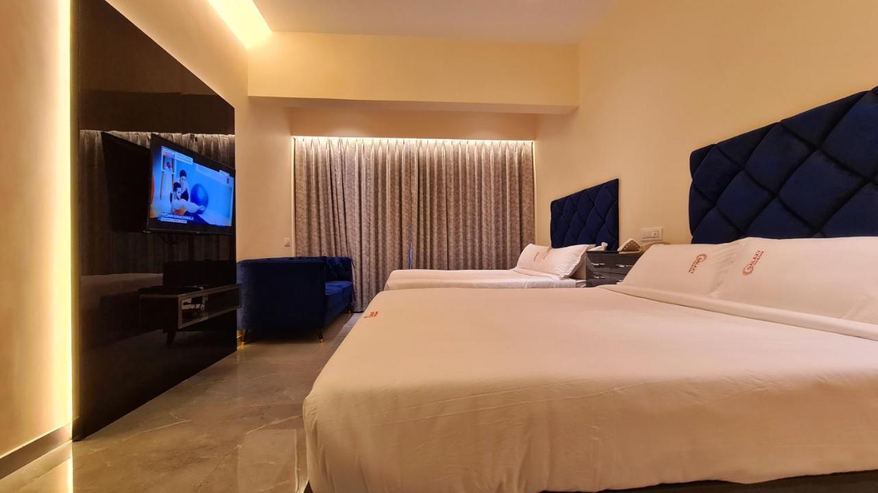 Galaxy Club & Hotel Bijapur  Ngoại thất bức ảnh