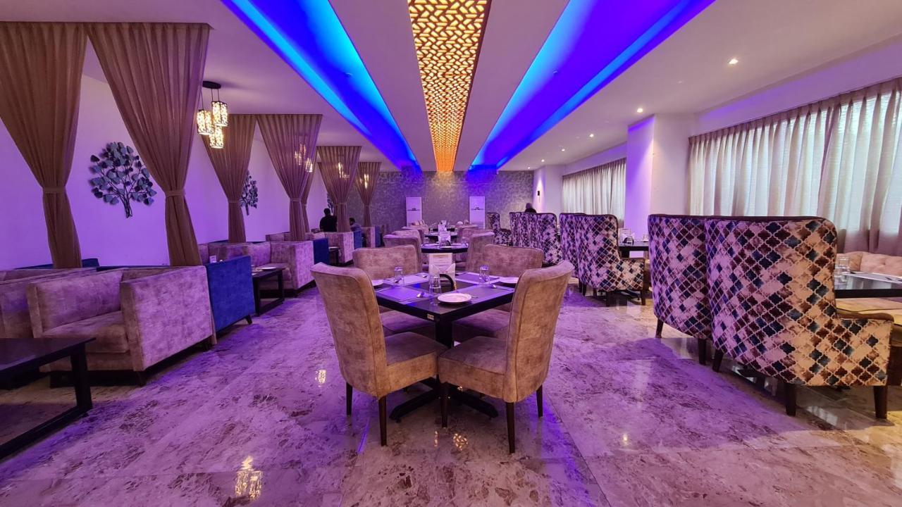 Galaxy Club & Hotel Bijapur  Ngoại thất bức ảnh