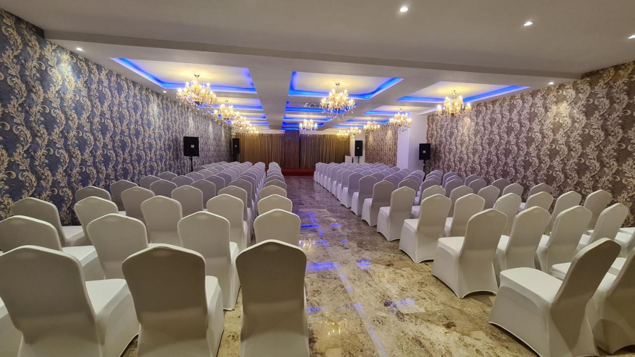 Galaxy Club & Hotel Bijapur  Ngoại thất bức ảnh