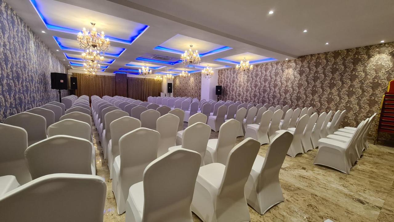 Galaxy Club & Hotel Bijapur  Ngoại thất bức ảnh