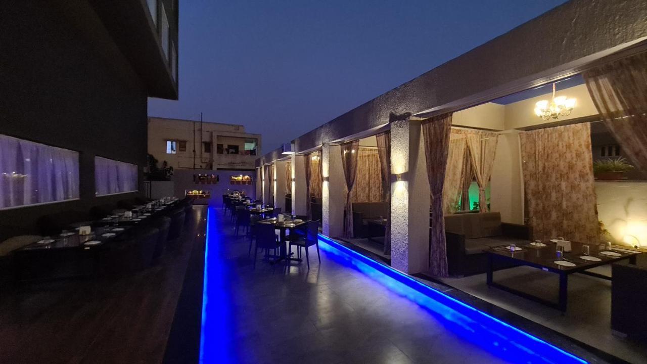 Galaxy Club & Hotel Bijapur  Ngoại thất bức ảnh