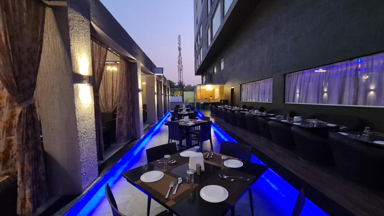 Galaxy Club & Hotel Bijapur  Ngoại thất bức ảnh