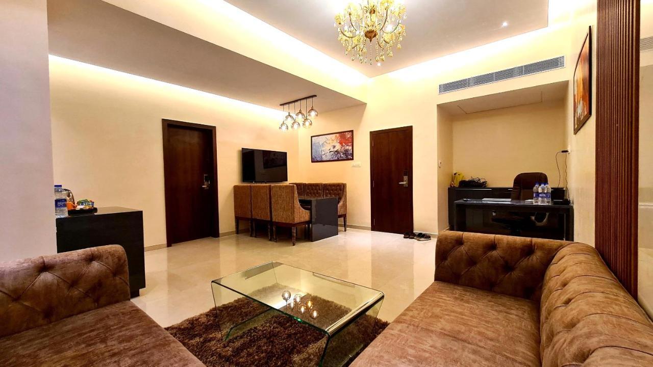 Galaxy Club & Hotel Bijapur  Ngoại thất bức ảnh