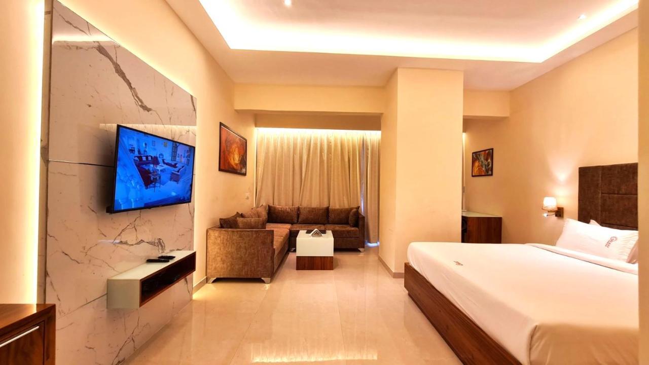 Galaxy Club & Hotel Bijapur  Ngoại thất bức ảnh