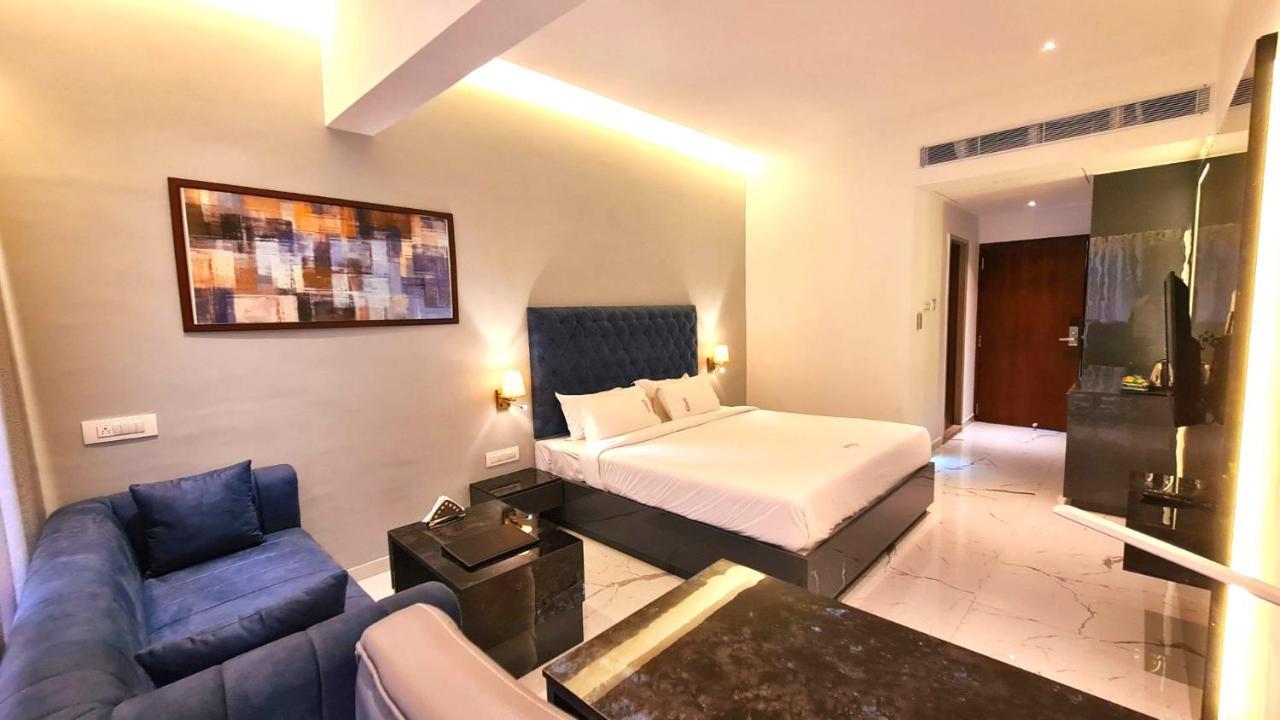Galaxy Club & Hotel Bijapur  Ngoại thất bức ảnh
